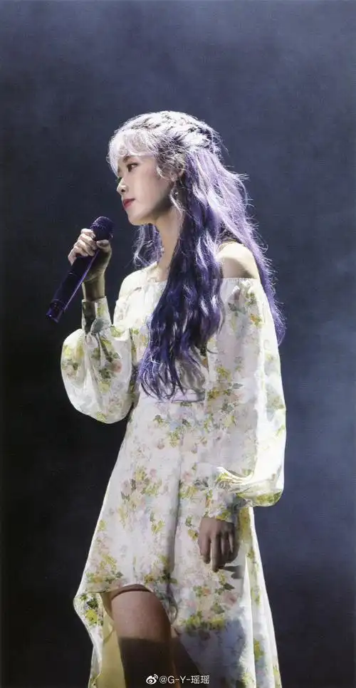 这怎么能少的了iu的紫发蓝发 .