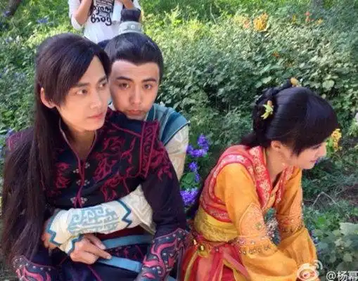 【图】李易峰郑爽合照曝光 爽妹子的高颜值真传于妈妈