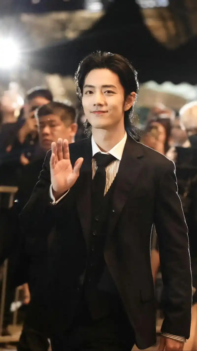 肖战赴新加坡参加活动 #肖战西装造型图片 #肖战新加坡人 - 抖音