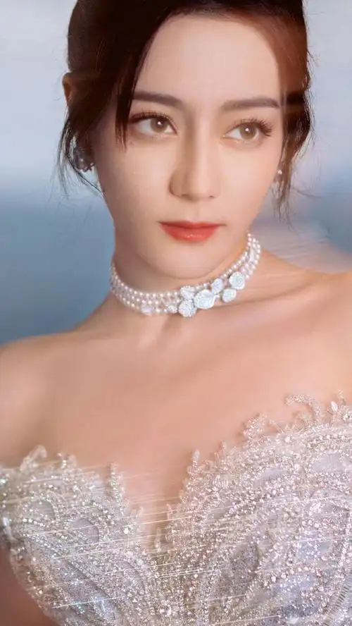 迪丽热巴壁纸,身材超级好的美女