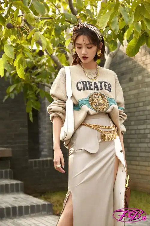 fb the 10th issue#唐艺昕超话look1精致秋景下的绝美look～78@唐