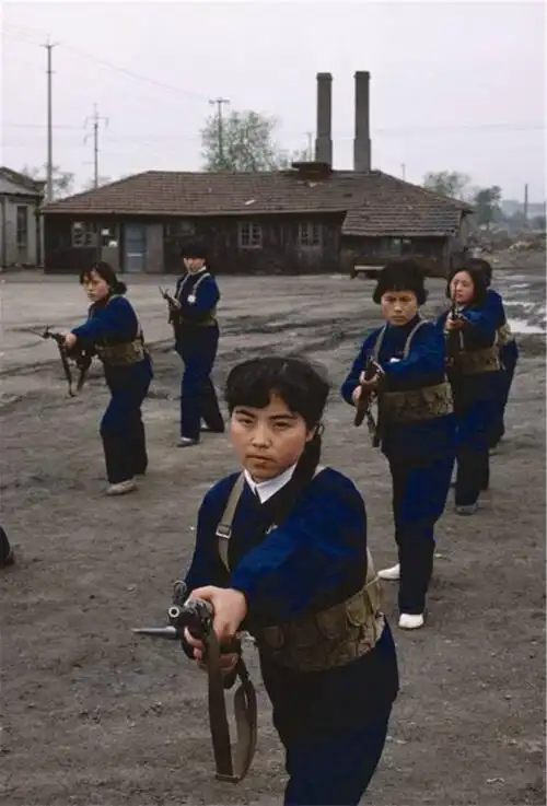 中华儿女多奇志不爱红装爱武装一组40年前女民兵老照片