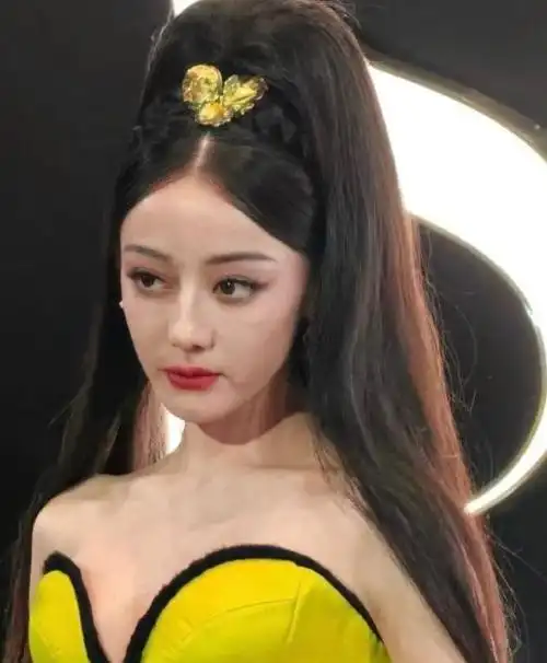 杨紫的"丑",热巴的"骚",卢昱晓的"土",红上了热搜