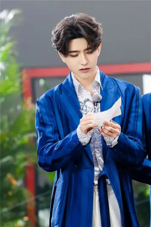 奔跑吧第十季开启青春之约蔡徐坤智慧与运动天赋兼具