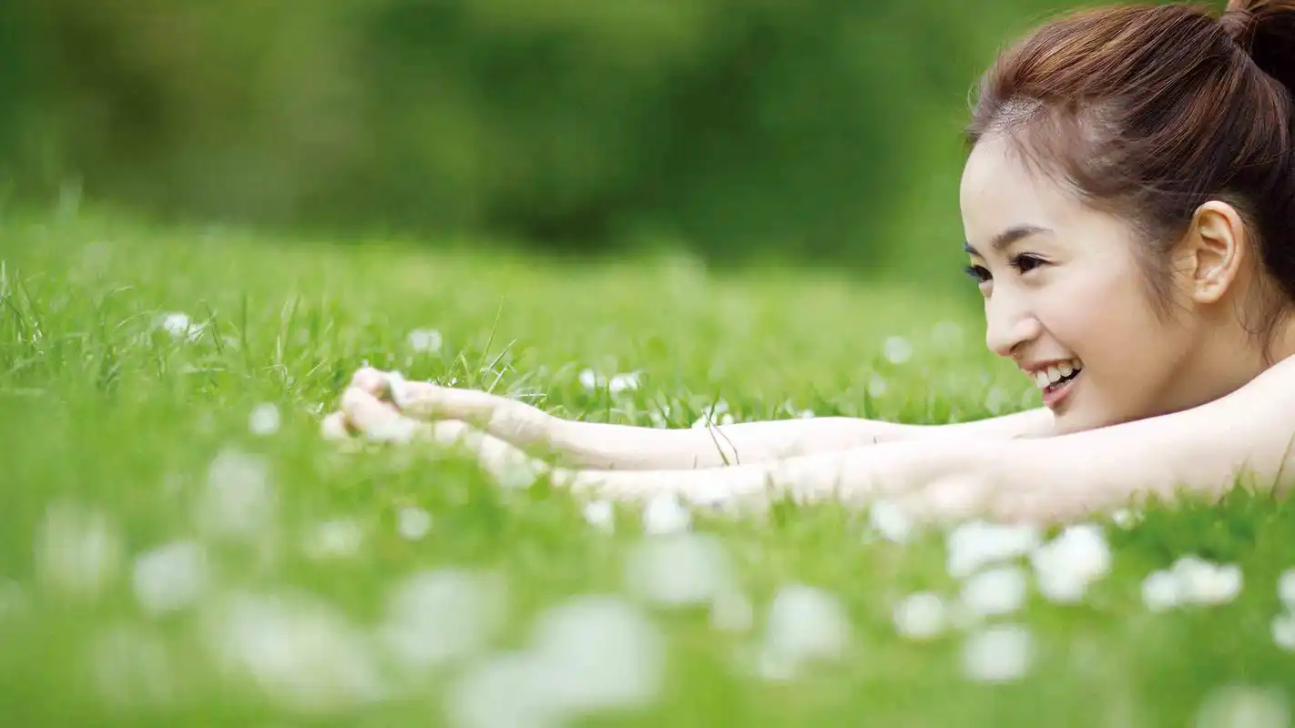 可爱清纯靓丽美女清新写真桌面壁纸图片下载