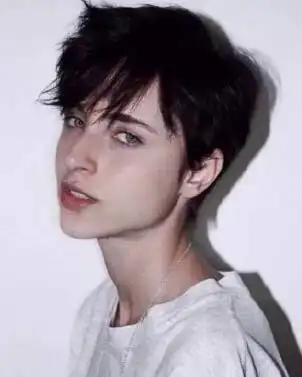 中性帅气短发女生发型图片