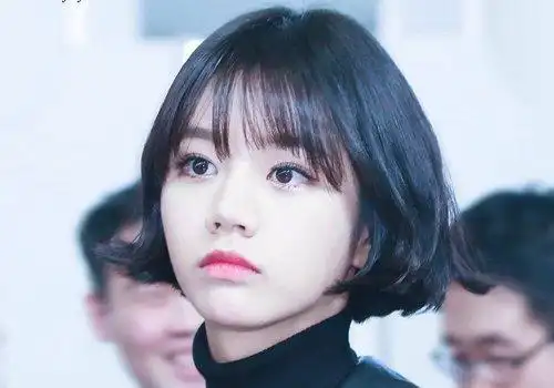 剪一款软萌的韩式空气刘海真少女 秋季女生空气刘海短发全新归来_发型