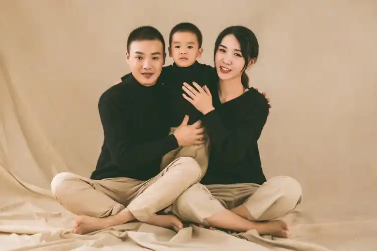 一家三口的全家福