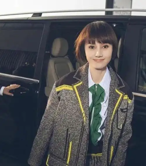 中年女人最好别留这"4种"发型,不仅大妈感十足,还特别显老