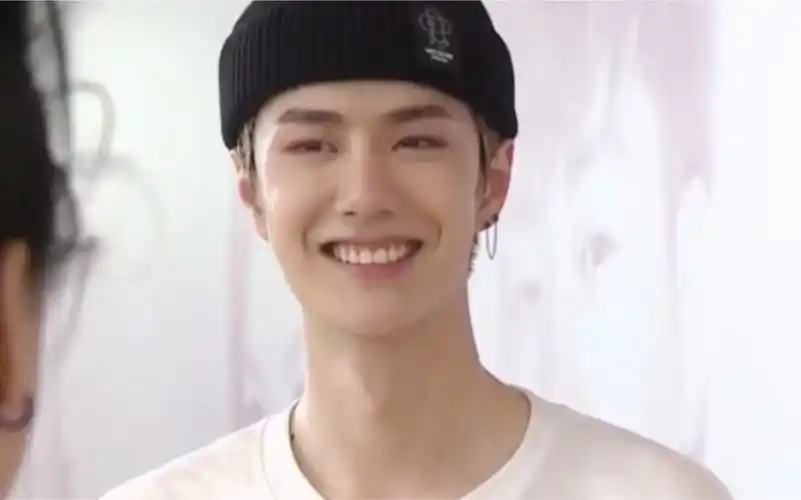 【王一博】甜分超标!心动括弧笑合集