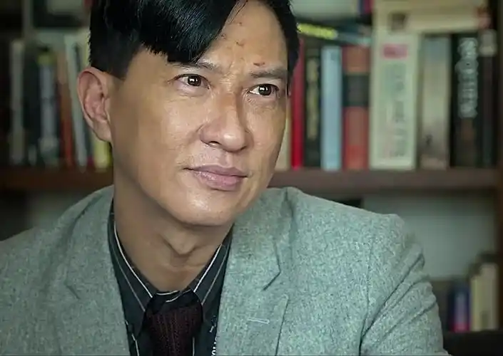 在电影《赤道》中张家辉明明知道张学友是赤道为什么还要自己一人去