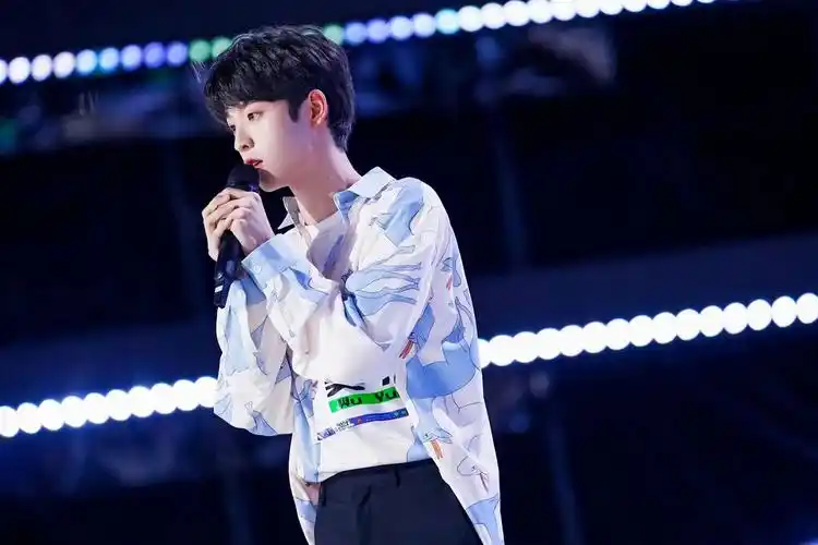 创造营2021初舞台放送吴宇恒温柔情歌获赞