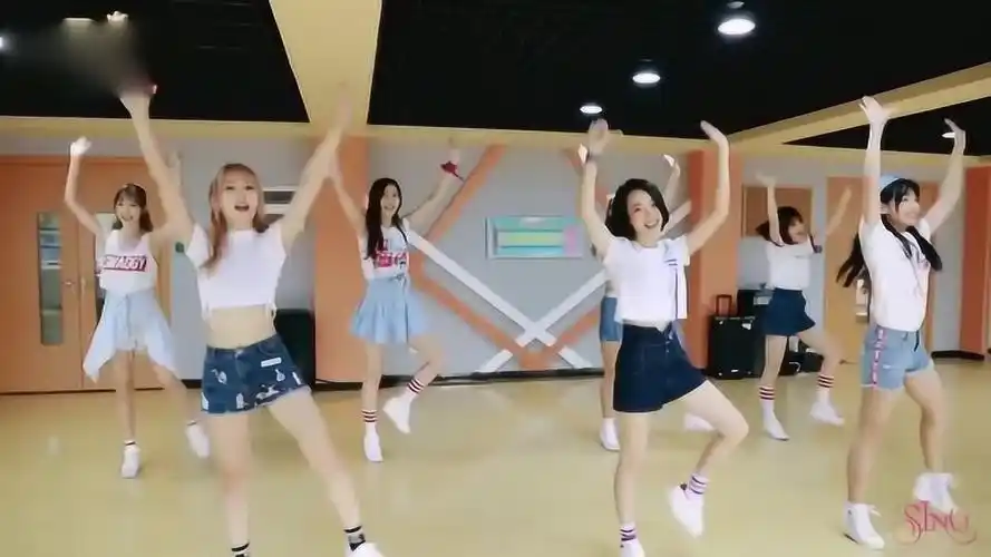 sing女团123木头人室内舞蹈练习室美呆了