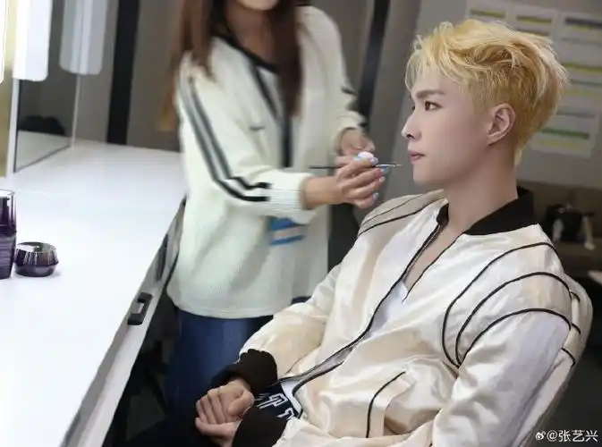 张艺兴去湖南春晚#张艺兴这一次官宣去湖南春晚了,非常的期待2月汉