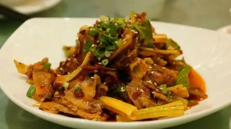 西瓜宵夜小龙虾啤酒烧烤大排档这个季节简直是吃货的天堂~潢川的