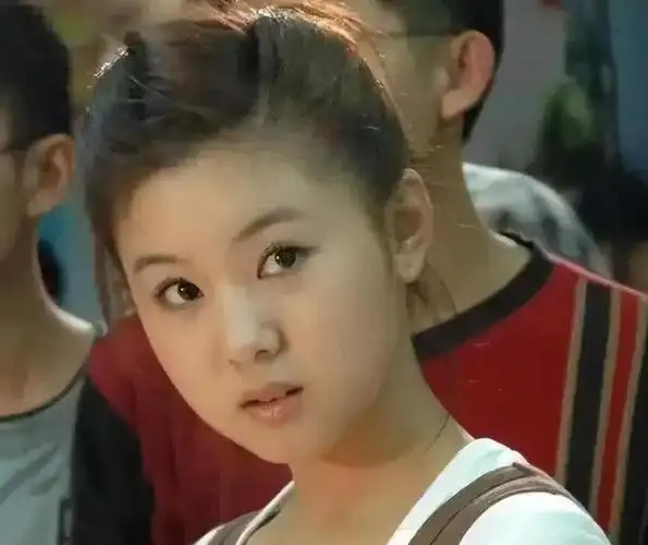 演员王雷一家在新加坡过年豪华住所抢镜网友不会改国籍了吧