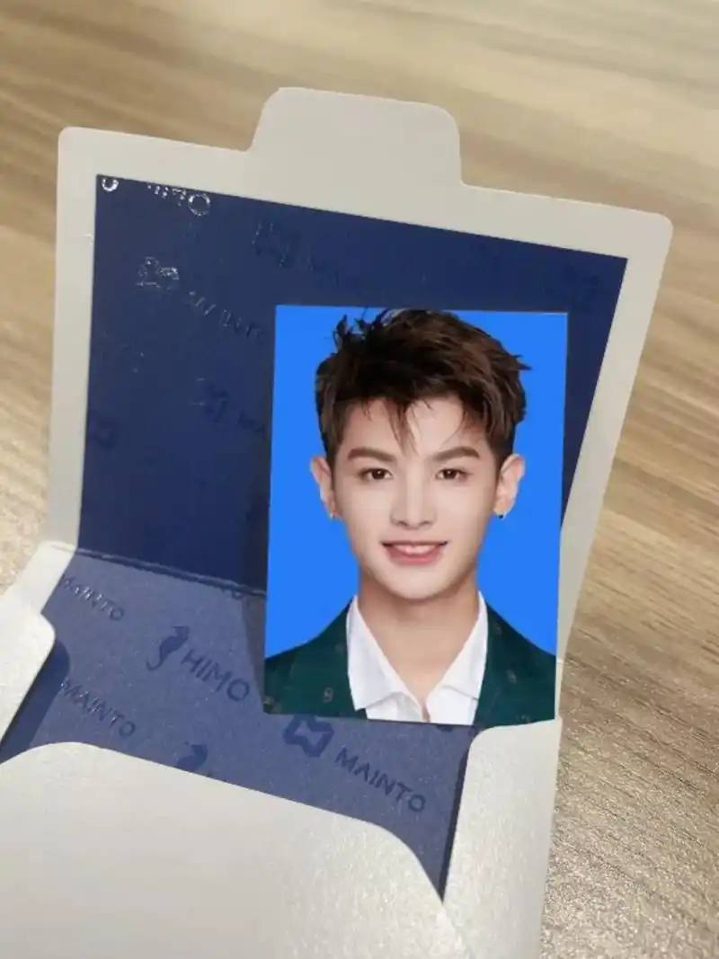 "少年不惧岁月长,彼方尚有荣光在"#黄明昊#海马体#证件照 - 抖音