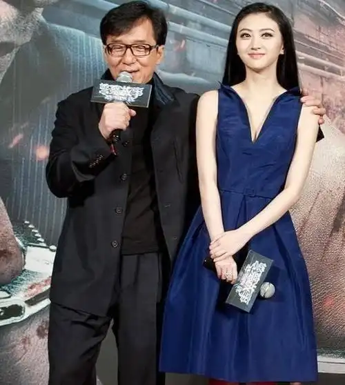 然而,从景甜出道以来所展现的各种表现,很明显,景甜的家世相当显赫.