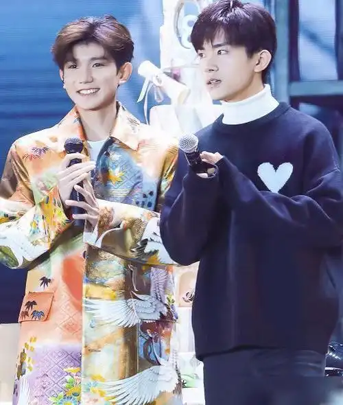 千玺王源同时发博宣布大事,公开新身份,未来合体将难如登天?