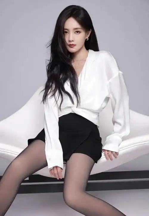 女明星美腿前十排名杨幂第九古力娜扎第三关晓彤第一