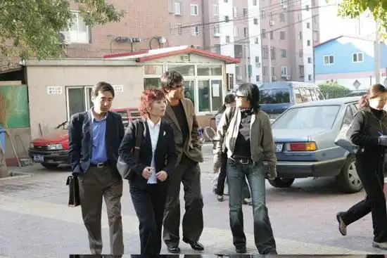 图文:高峰今做亲子鉴定 王纳文与儿子亮相(5)