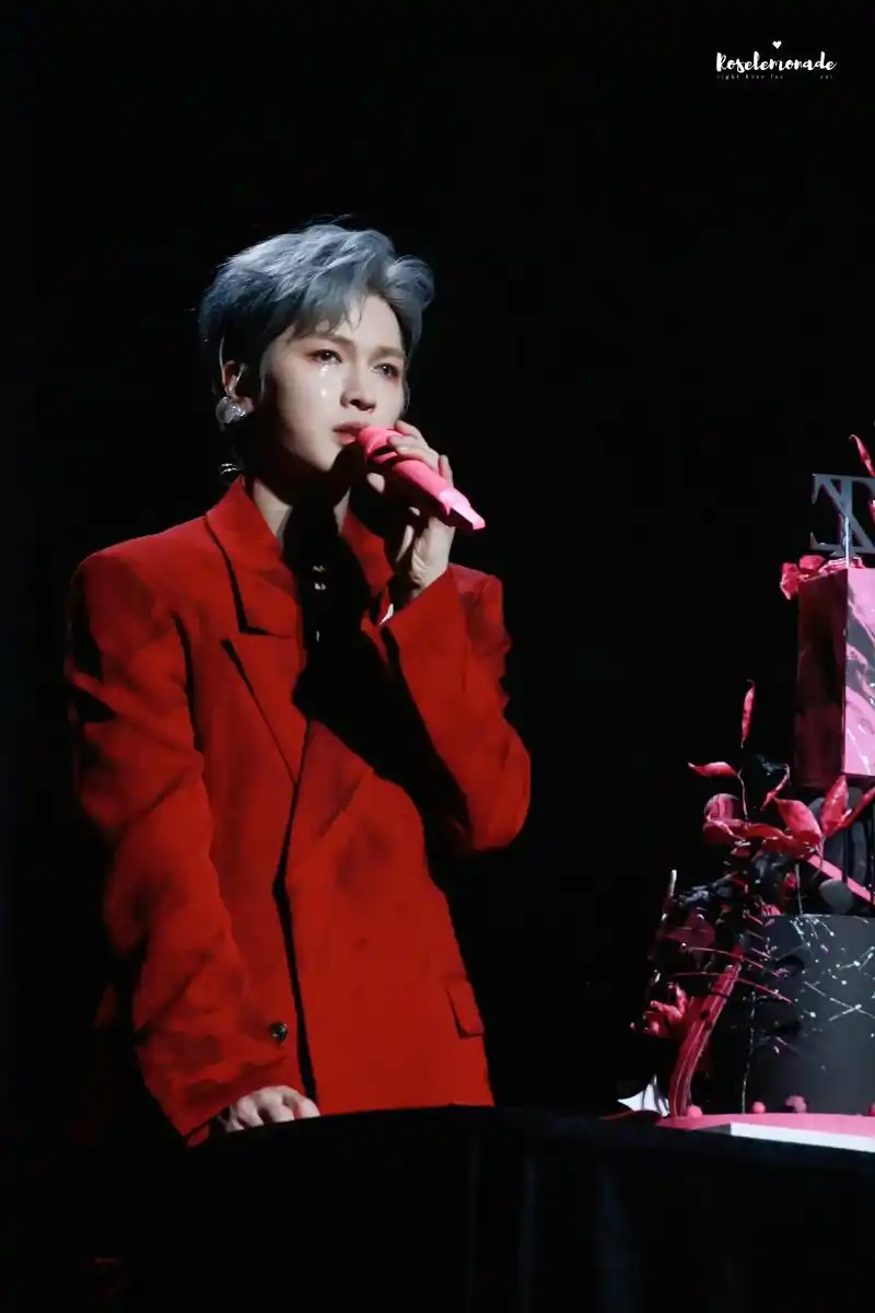 朱正廷#演唱会今晚看到小朱哭不要哭我们一直都在鱼儿和大海