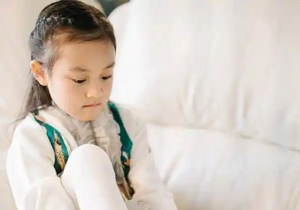 长大的奥莉够美了,看到甜馨的近照,才知道什么是"整容式"长大_贾乃亮