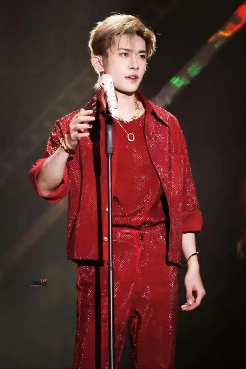 易烊千玺分享17年的自己##王俊凯易烊千玺入围金鹿奖