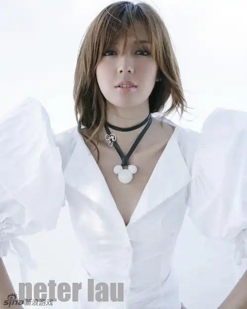 周韦彤形象代言手游化身女侠