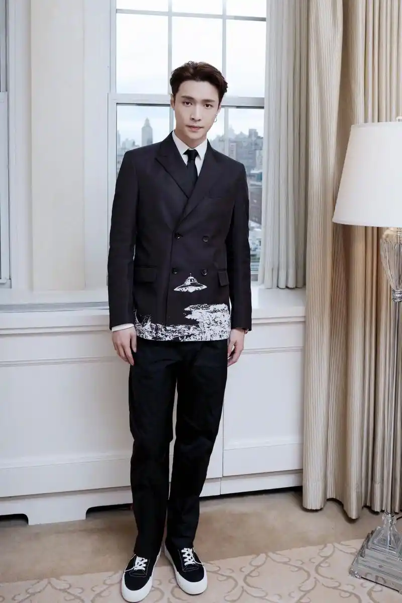 190507 张艺兴工作室ins推特同步更新一则.