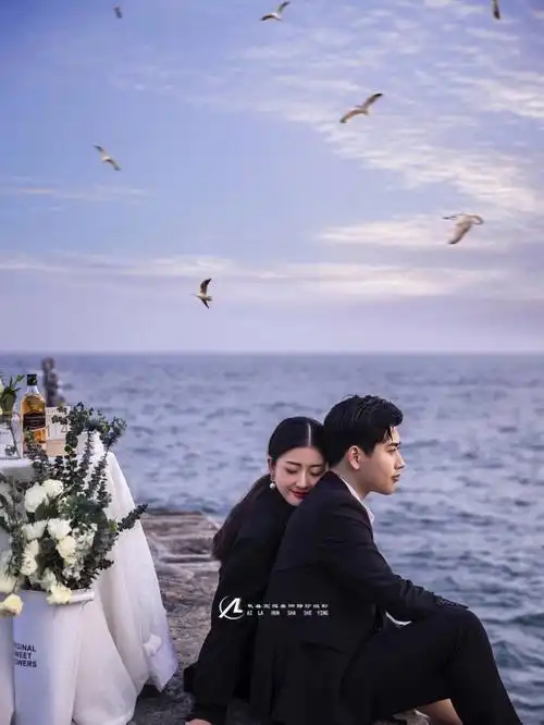 海边情侣婚纱照