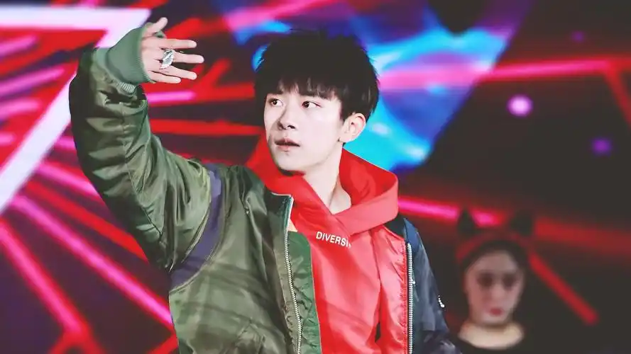 微博搜索 - 易烊千玺扇子舞音乐 - 微博