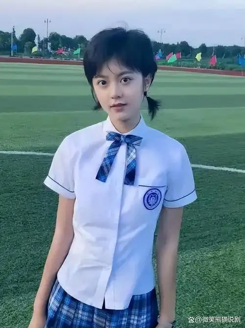 当她们穿上校服之后,也是风格各异,以下有27位女明星的校服造型,你最