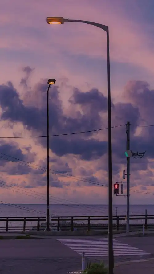 海水,月亮和一些心碎 cr:@overwater 风景壁纸/锁屏壁纸/摄影ins