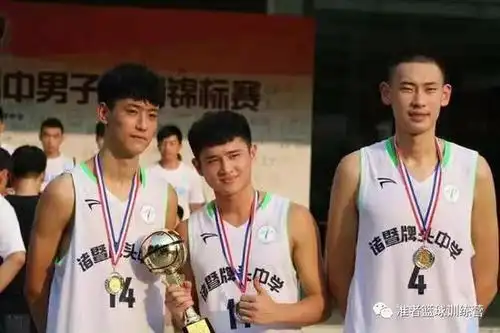 他以宁波大学篮球高水平测试第一的成绩进入大学一切都是艰辛而幸运的