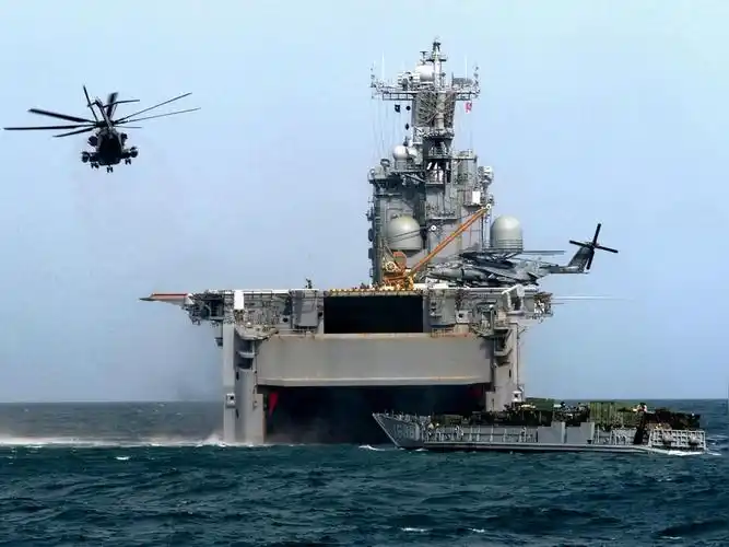 塔拉瓦级两栖攻击舰(美国海军的黄蜂级两栖作战舰艇)_尚可名片