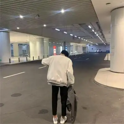 阳光简单干净男头像真人高清图片半身男生头像微信背影成熟