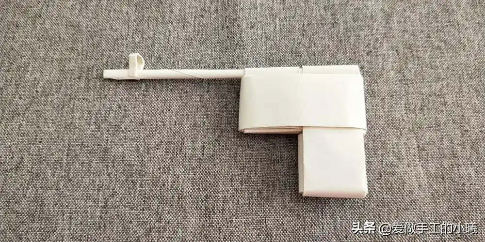 纸枪怎么做 儿时最爱的折纸小手枪,折法简单又好玩,快来回忆一下