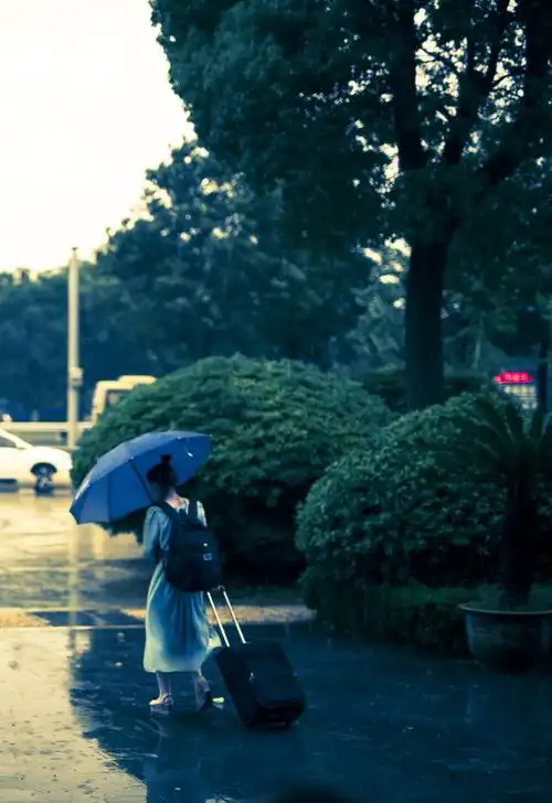 台风将至,客运站全线取消,有人无奈,有人愤怒,有人默默离去.