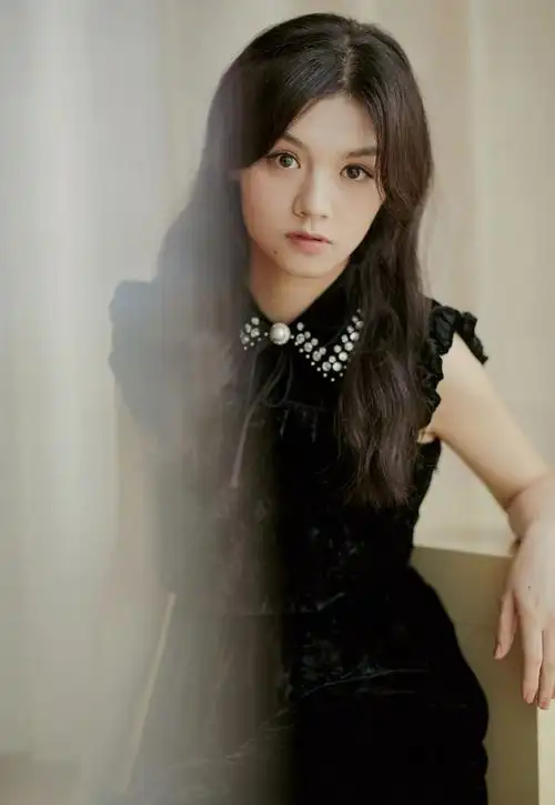 春夏黑与白性感写真图片