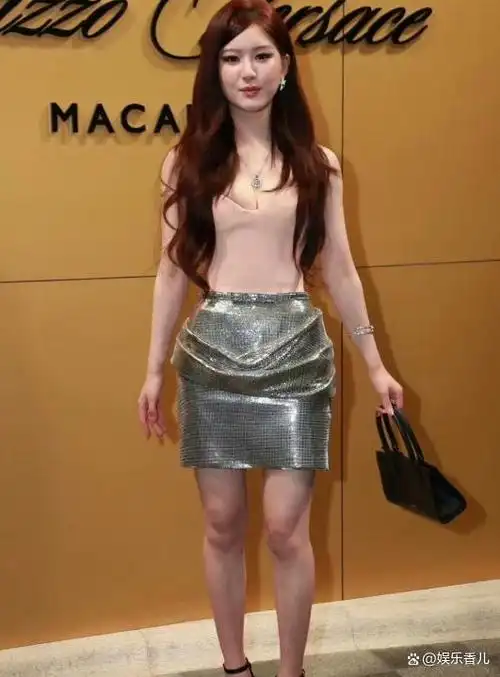澳门这一夜何超琼霸气奚梦瑶得体而赵露思实在太敢穿