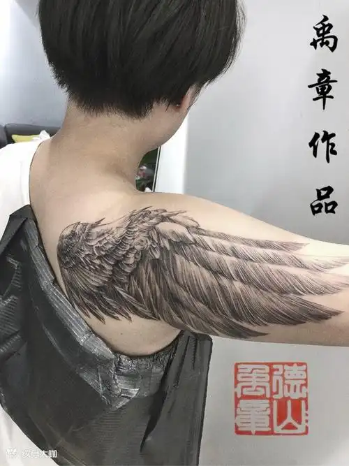 翅膀写实纹身图案大全 - 纹身大咖
