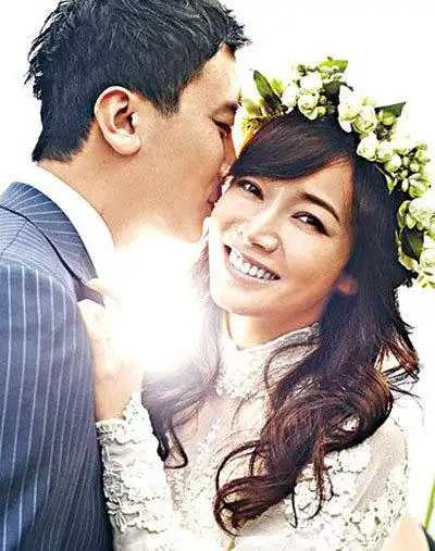 侯佩岑黄伯俊大婚侯妈心满意足这么好的女婿