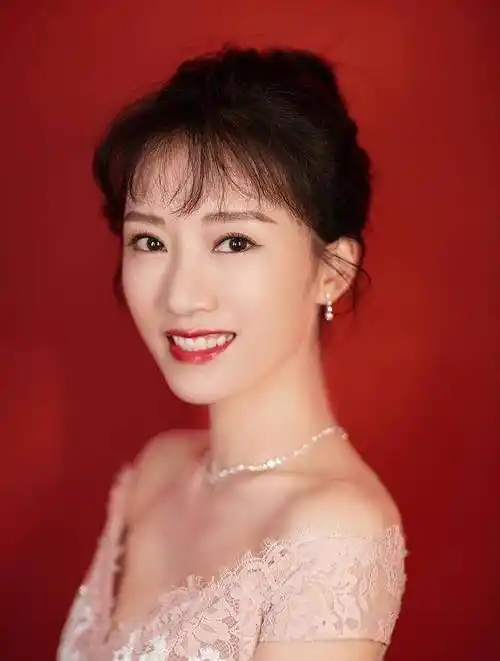 原创这谁能顶得住呢阔太李念尤物身材真叫人窒息啊