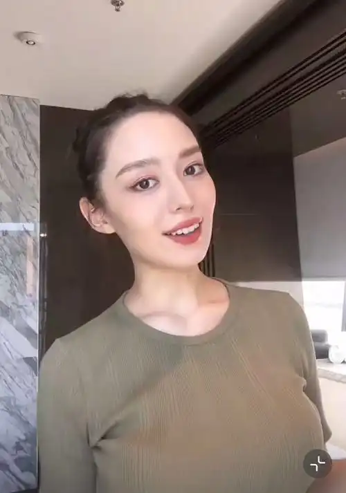 准妈妈吉娜分享化妆教程,全素颜出镜超自信,网友大赞比上妆还美