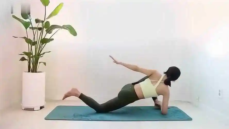 放松斜方肌的瑜伽体式保持练习让你的肩颈更具美感