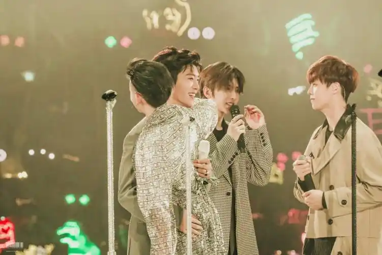 小鬼王琳凯范丞丞ninepercent告别演唱会