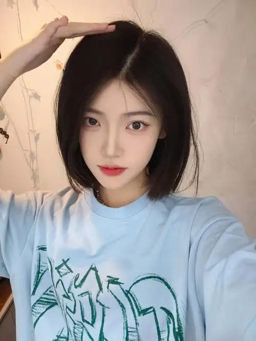 黑色短发真的很乖