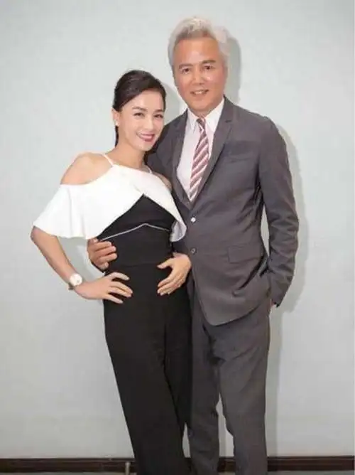 张庭成功将丈夫熬老了这是由多会保养太年轻了