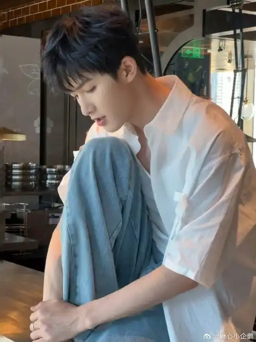 冰上运动攀冰|朱正廷新剧机车造型|朱正廷水下吻戏|朱正廷中长发造型